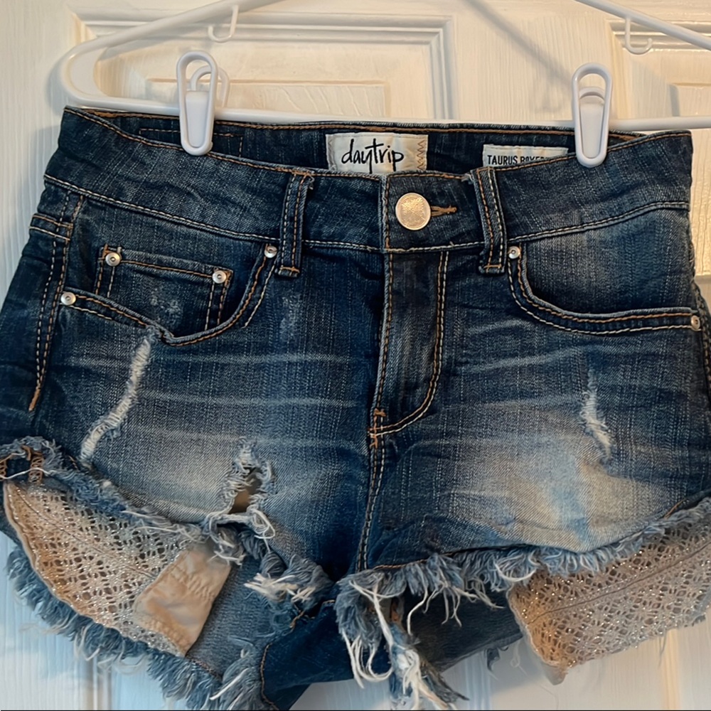 Daytrip Blue Distressed Jeans with Frayed Hem